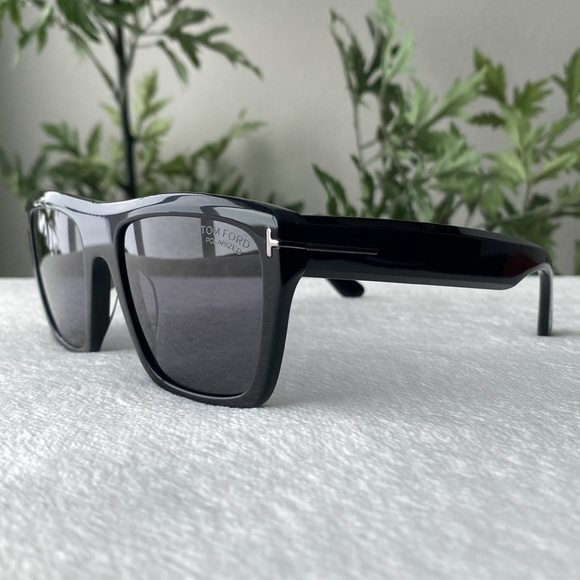 Tom Ford Alberto Polarized Square Sunglasses (TF1077N, Black/Gray) - Picture 3 of 16
